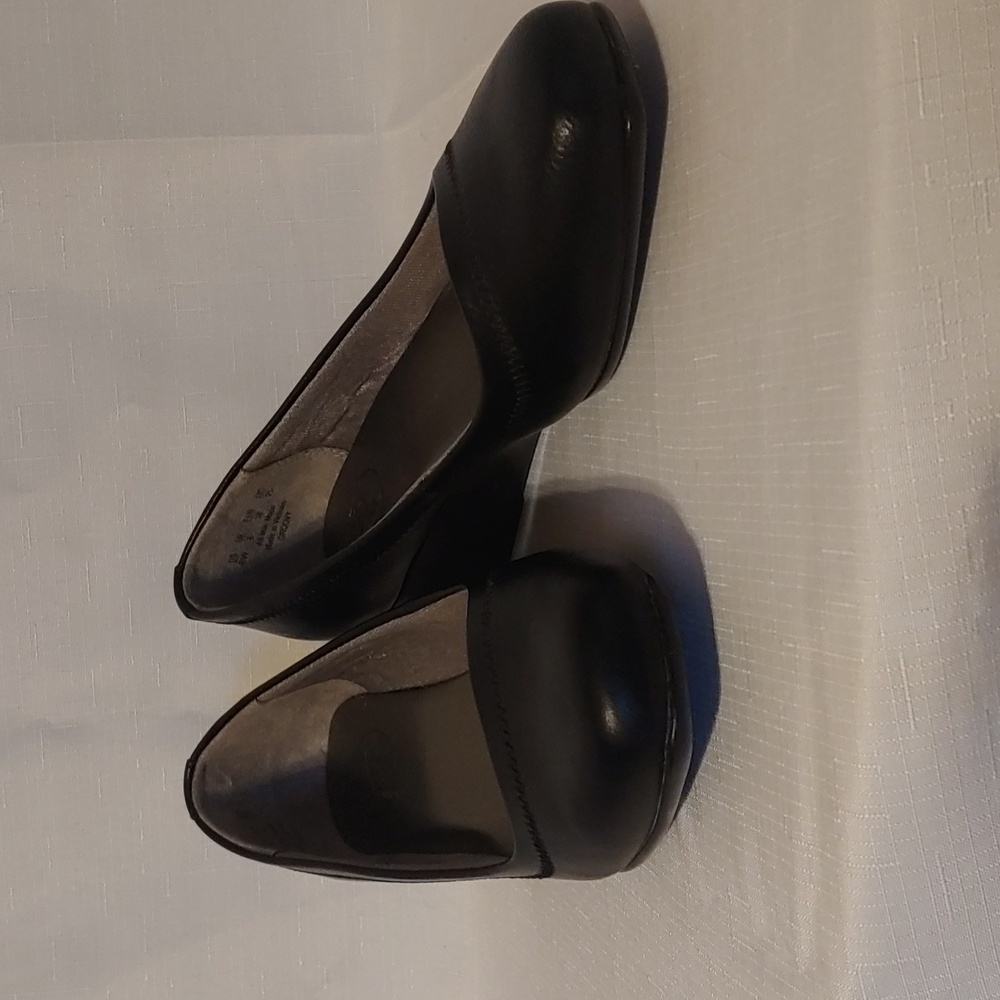 Life Stride black leather heels NWOT Sz 8W